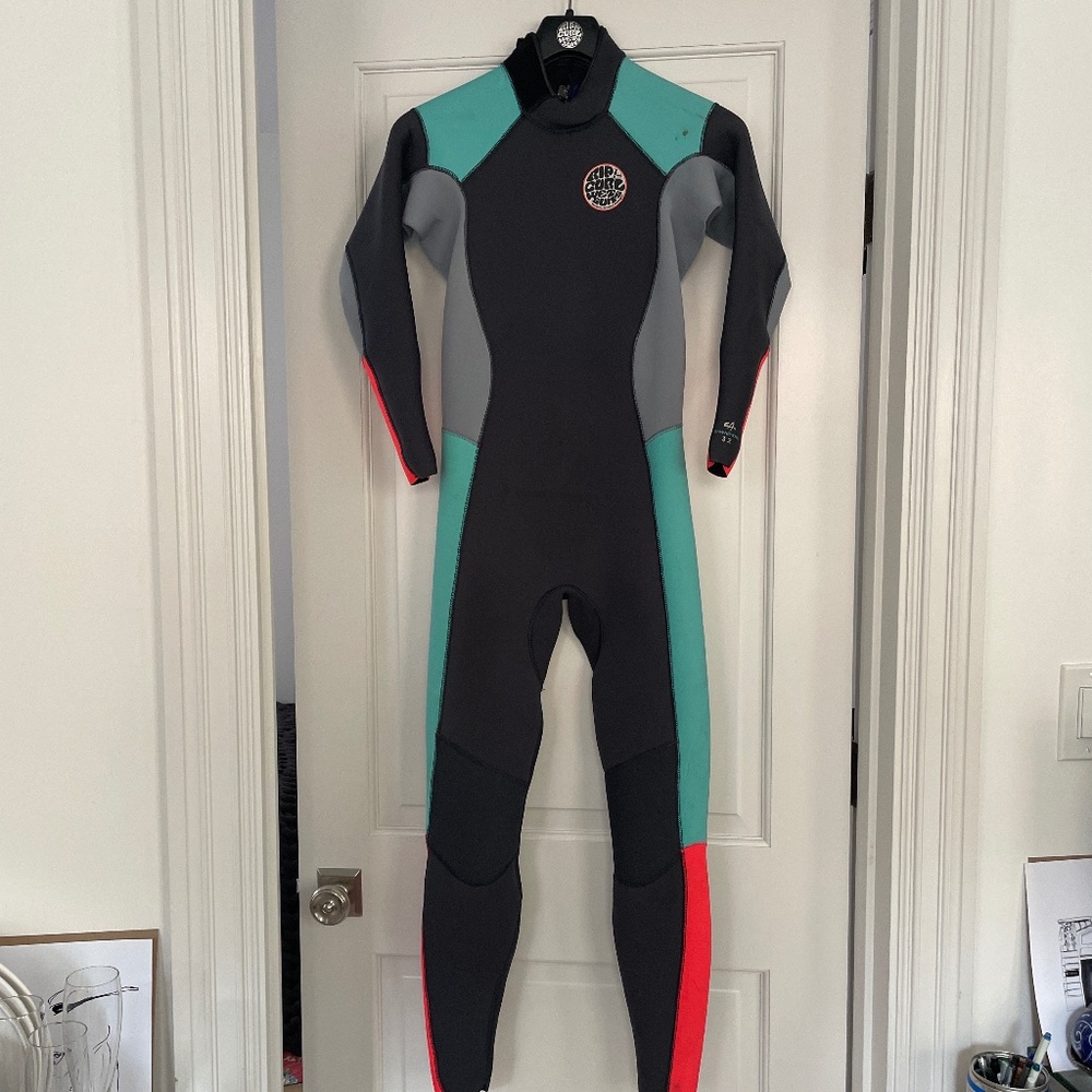 Rip Curl // Wetsuit // Surfing (size 8)